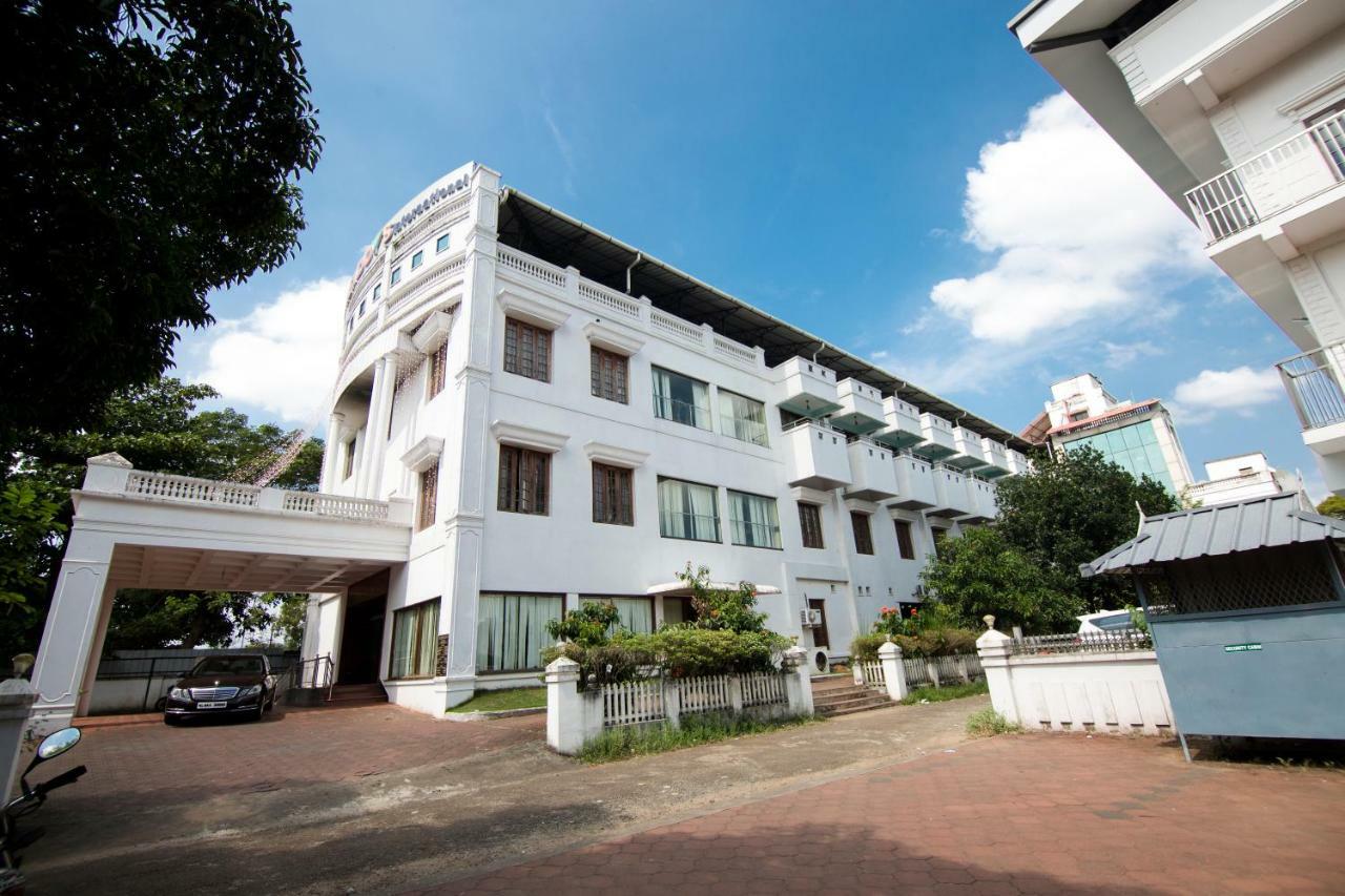 Hotel Meadows International Kizhake Chalakudi Luaran gambar