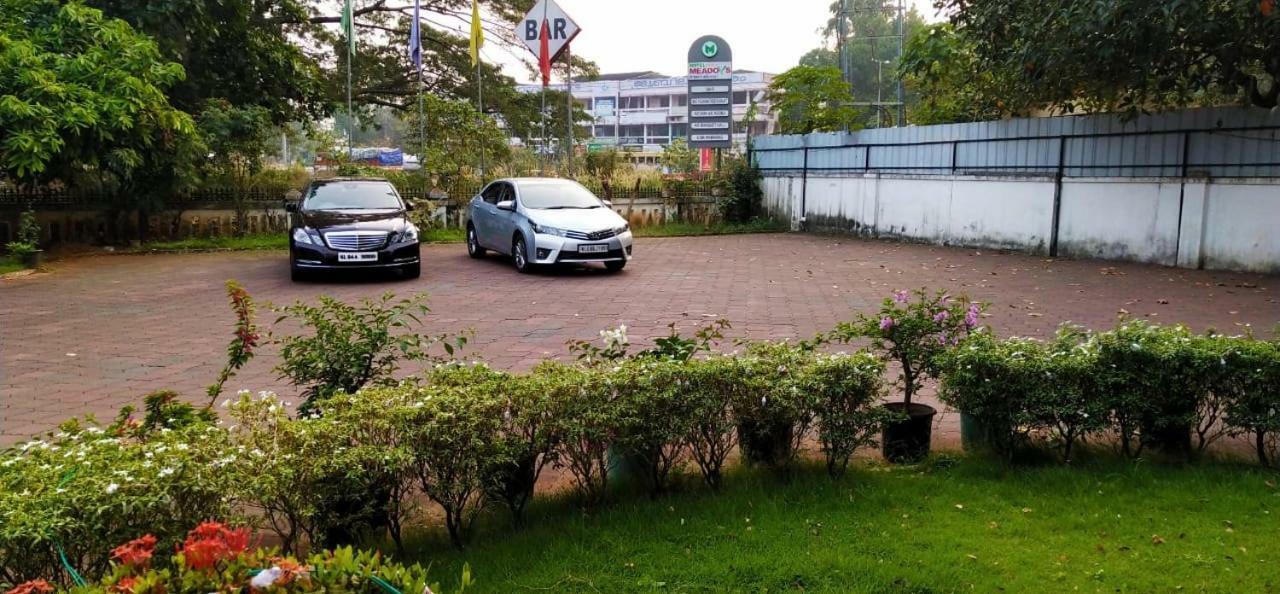 Hotel Meadows International Kizhake Chalakudi Luaran gambar